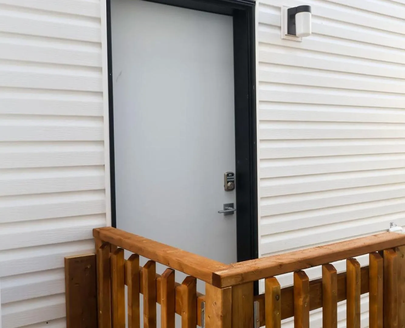 Cozy 2 Bedroom Basement Suite Winnipeg 0*,
