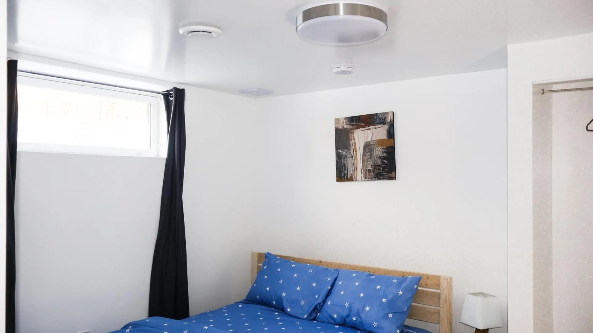 Cozy 2 Bedroom Basement Suite Winnipeg 0*,  Canada